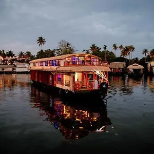  Botel Vaishnav Tours India